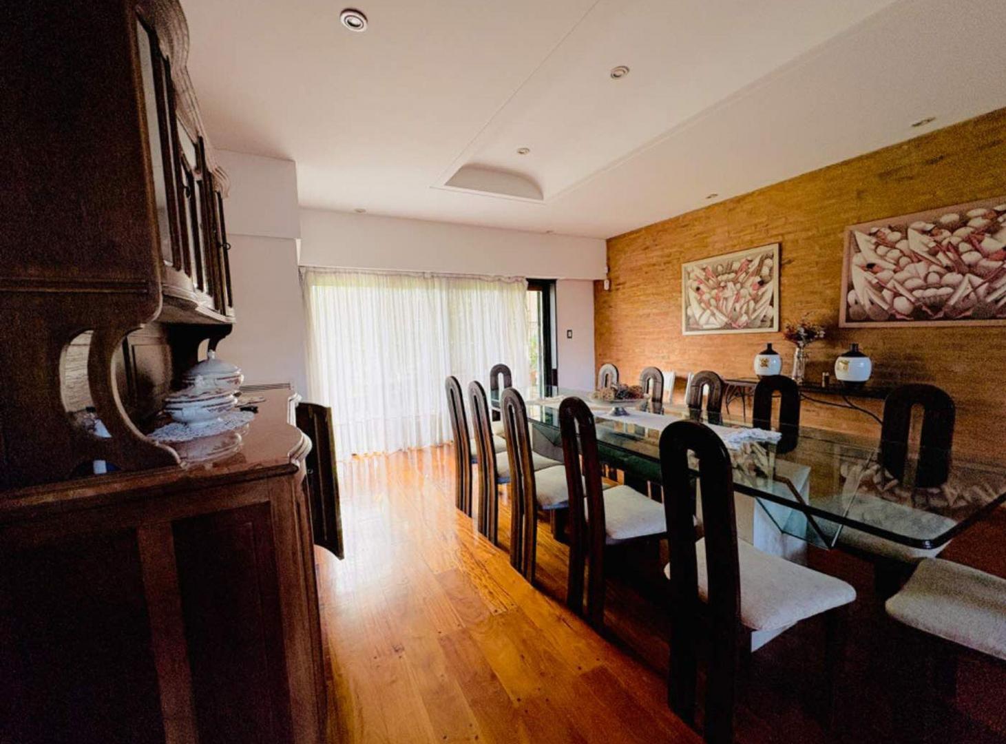 Foto de CHALET EN VENTA 4 AMB CON PARQUE PILETA Y COCHERAS, imagen 5