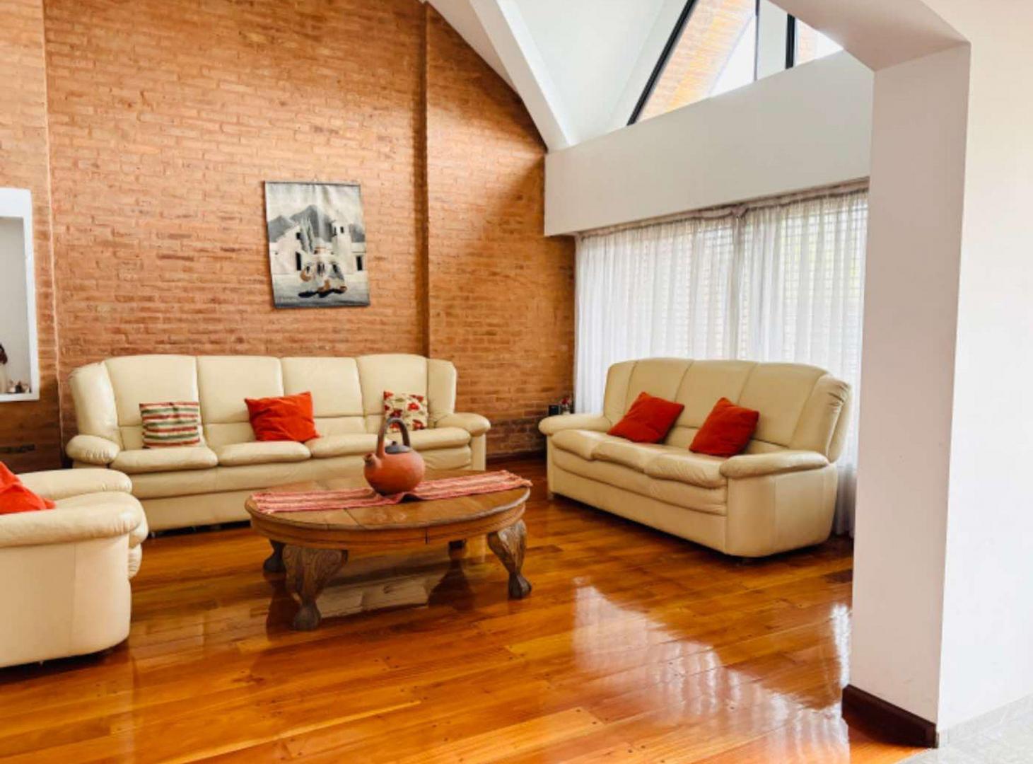 Foto de CHALET EN VENTA 4 AMB CON PARQUE PILETA Y COCHERAS, imagen 4