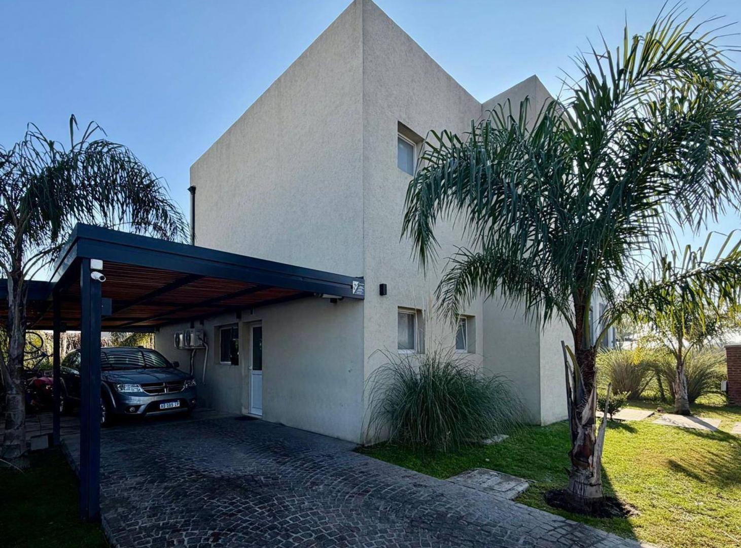Foto de Casa en Venta 4 amb en Barrio Santa Lucia, imagen 2