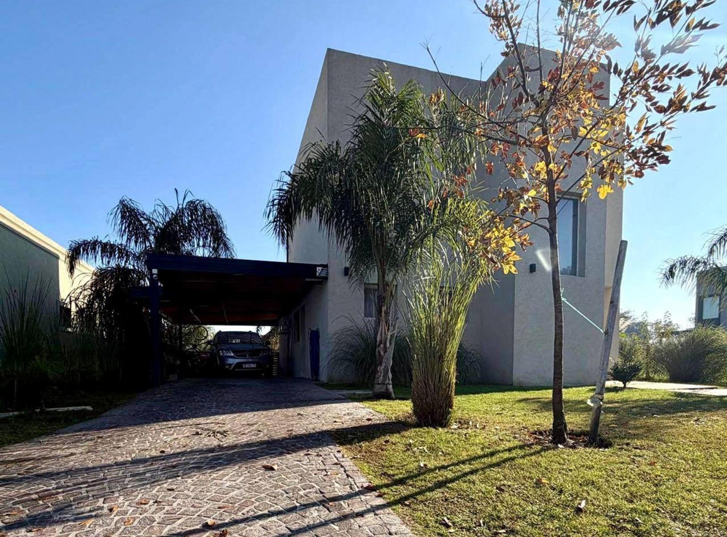 Foto de Casa en Venta 4 amb en Barrio Santa Lucia, imagen 3