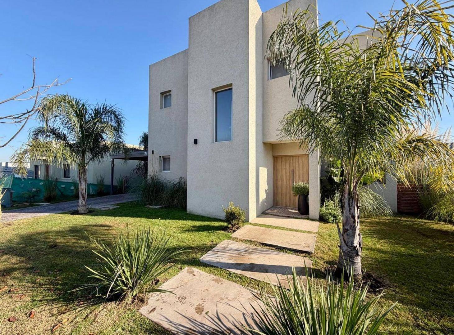 Foto de Casa en Venta 4 amb en Barrio Santa Lucia, imagen 1