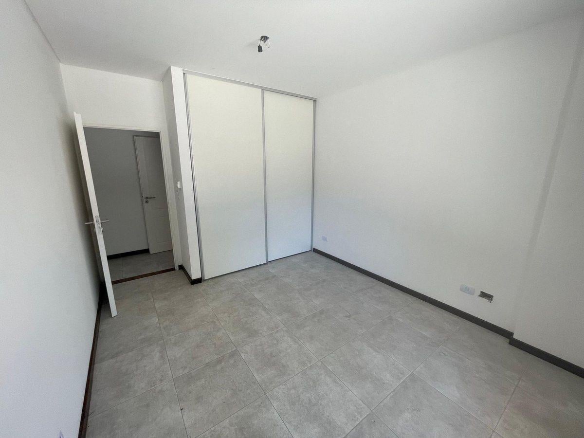 Foto de ALQUILER LOCAL COMERCIAL CON 4 COCHERAS VILLA LURO, imagen 3