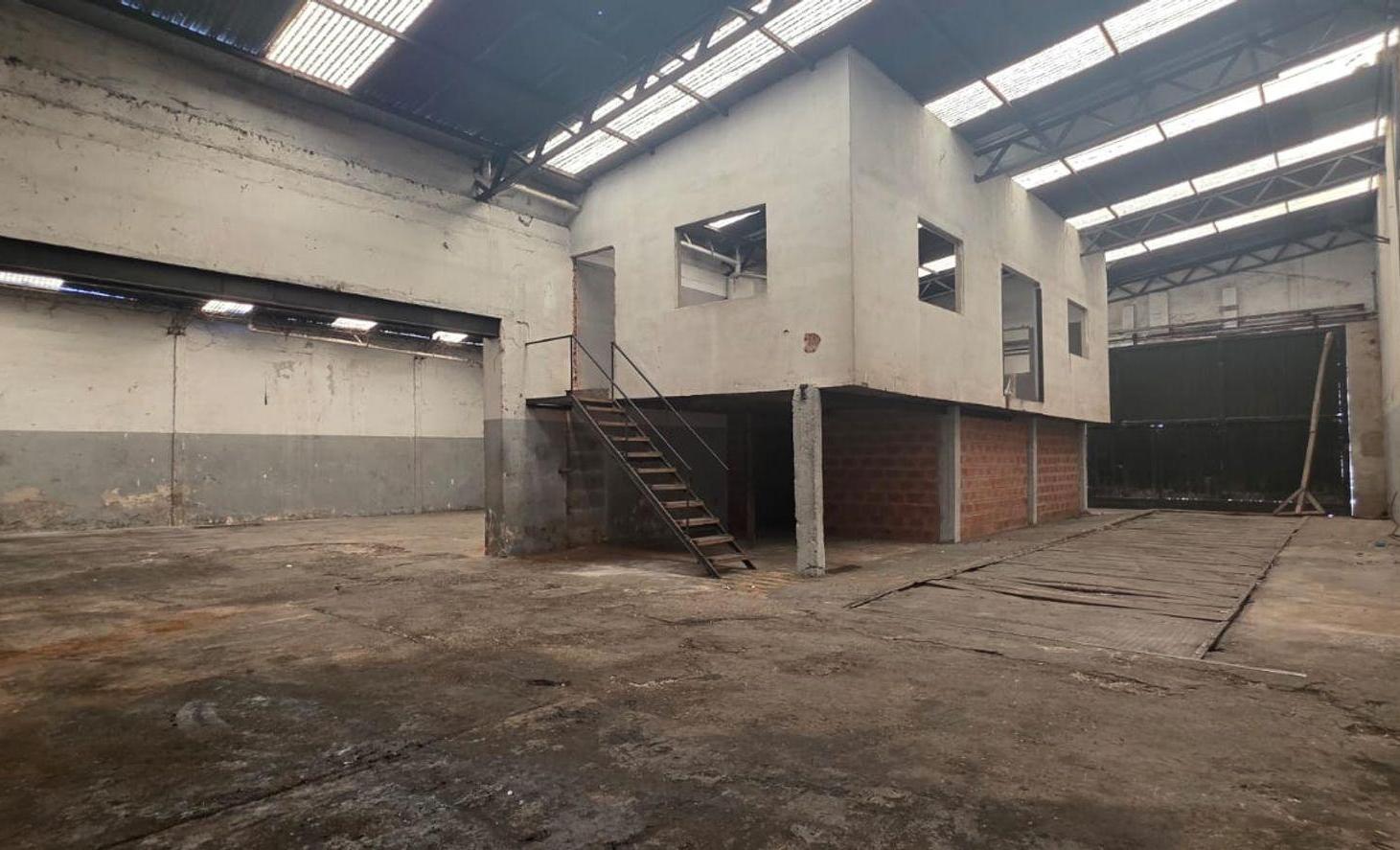 DEPÓSITO INDUSTRIAL EN ALQUILER CARUPA
