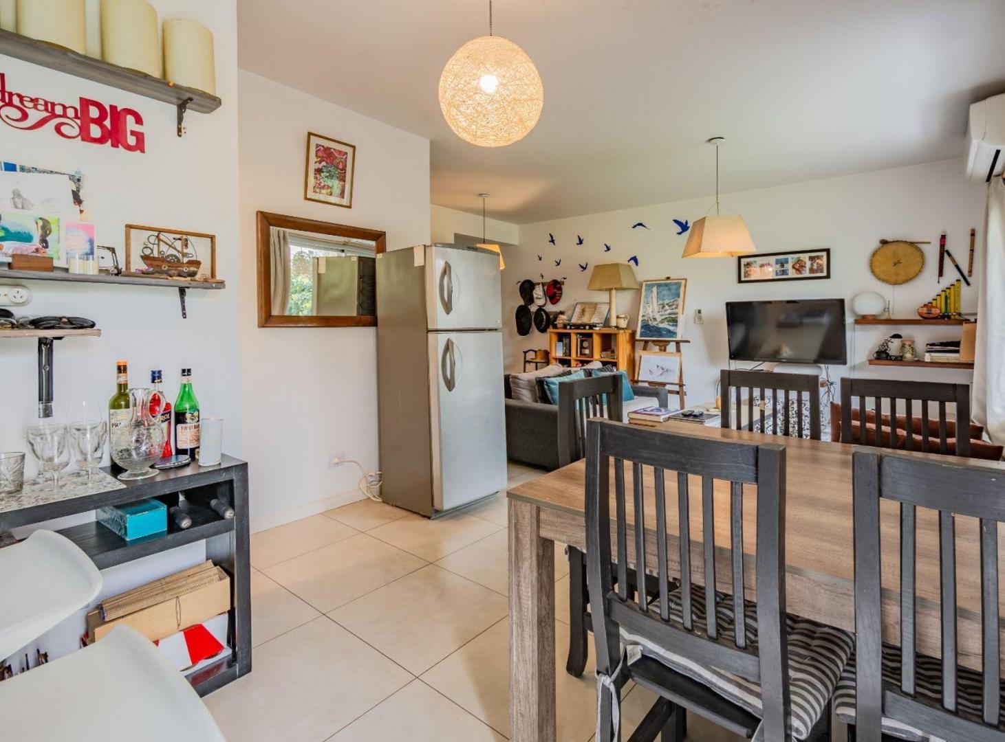 Foto de VENTA DEPARTAMENTO 3 AMBIENTES CON JARDÍN. COCHERA, imagen 2