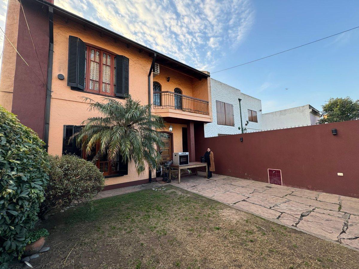 Foto de venta de casa en Temperley de 5 ambientes, imagen 2