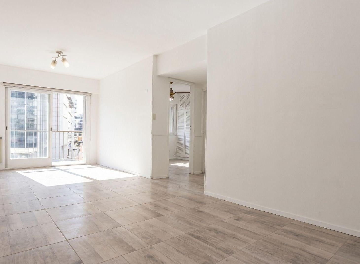 Foto de VENTA DEPARTAMENTO 4 AMB CON BALCON- VTE. LÓPEZ, imagen 2
