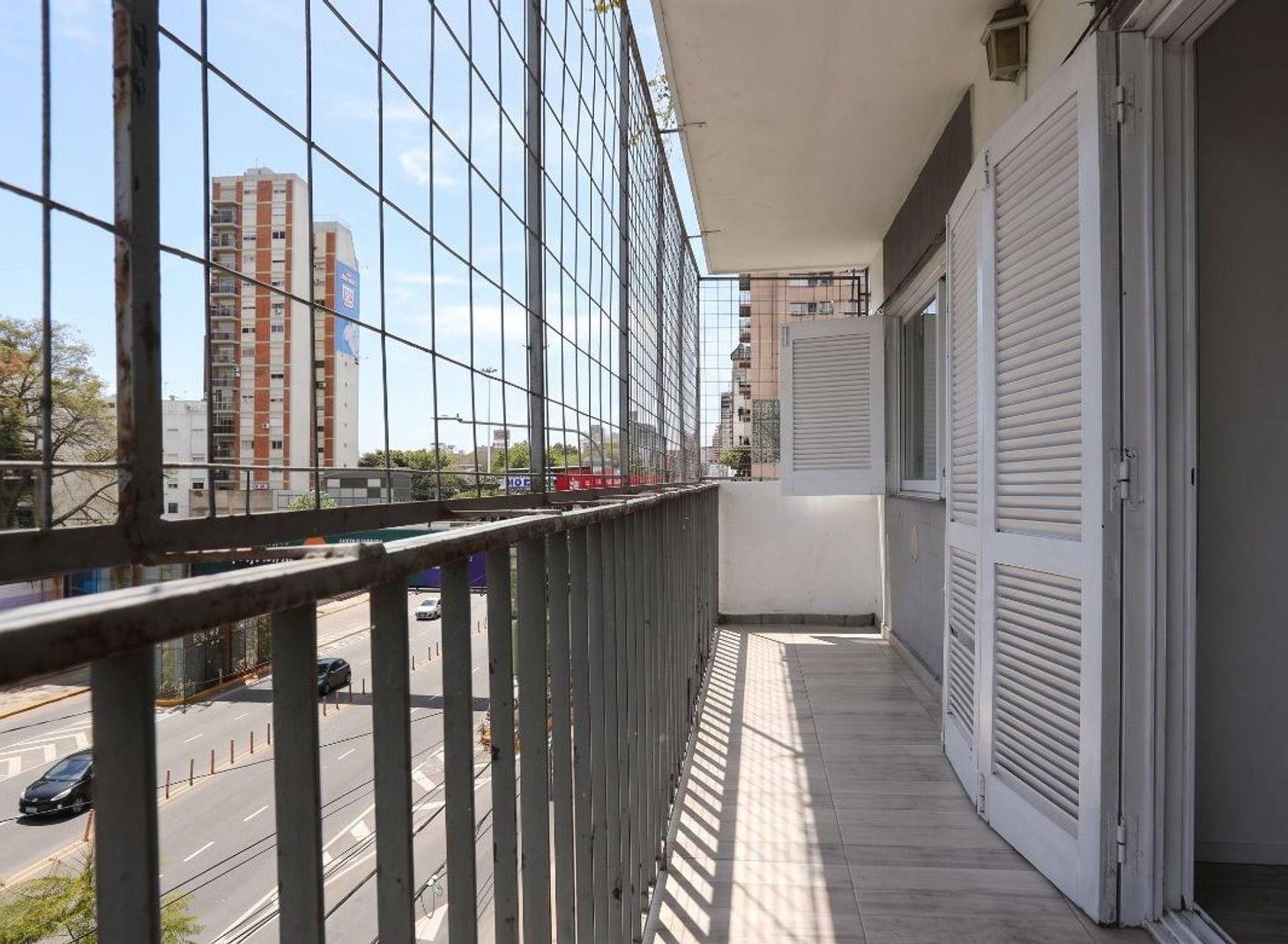 Foto de VENTA DEPARTAMENTO 4 AMB CON BALCON- VTE. LÓPEZ, imagen 4