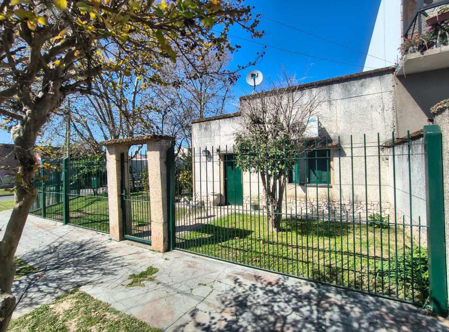 Foto de VENTA CASA 5 AMB EN VENTA - BENAVIDES, imagen 3