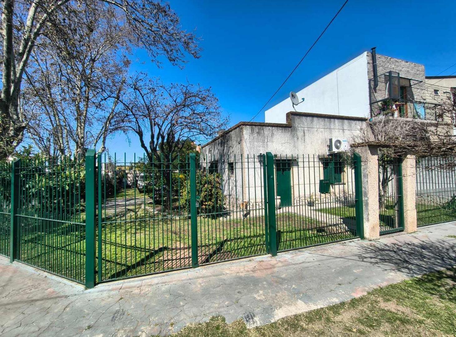 Foto de VENTA CASA 5 AMB EN VENTA - BENAVIDES, imagen 2