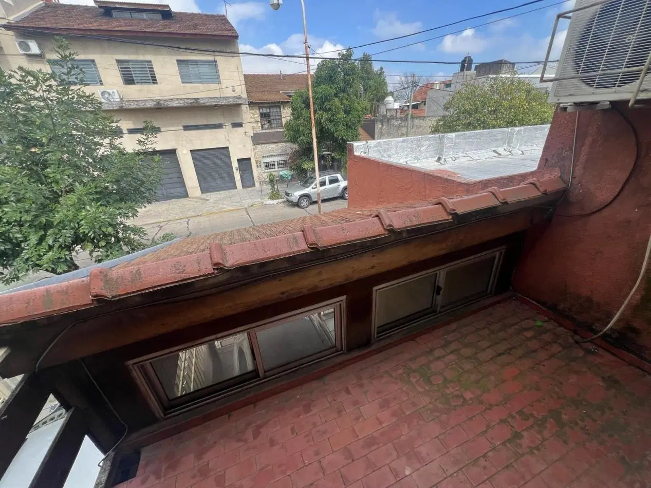 Duplex en Venta. San Justo. 3 amb. Cochera, Fondo. Apto Credito. 5