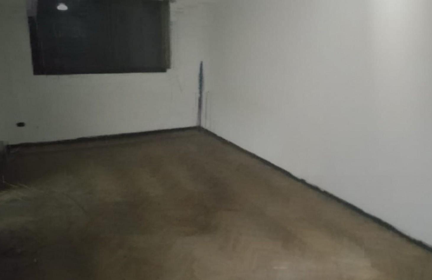 Foto de Departamento en Villa Luro. 1 amb. 28 mts. a Refaccionar, imagen 1