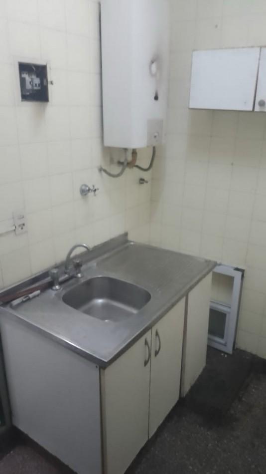 Foto de Departamento en Villa Luro. 1 amb. 28 mts. a Refaccionar, imagen 3