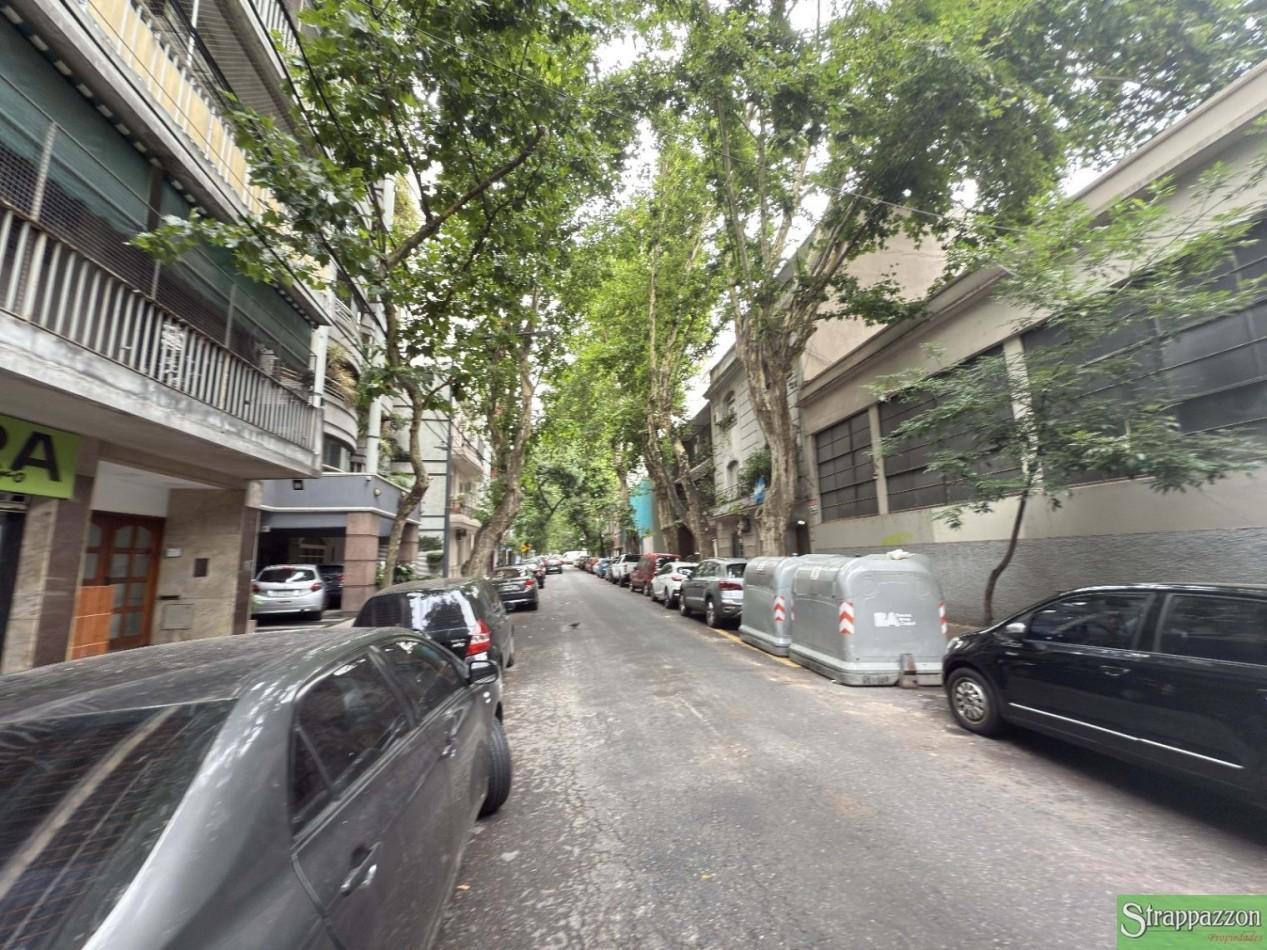 Venta Depto. 4 Amb. Flores. 105 mts. al frente. 4° Piso. Apto credito