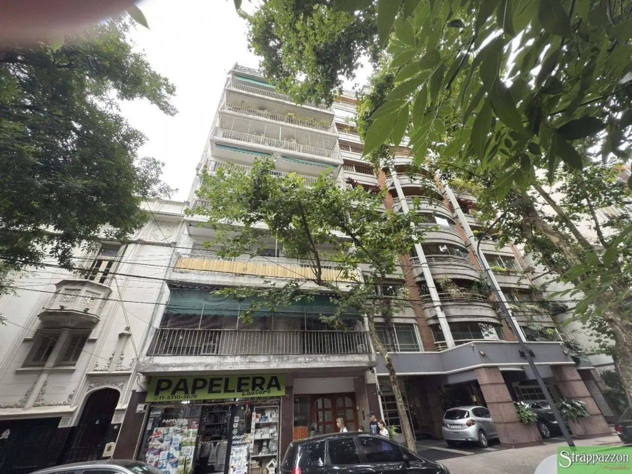 Venta Depto. 4 Amb. Flores. 105 mts. al frente. 4° Piso. Apto credito 4