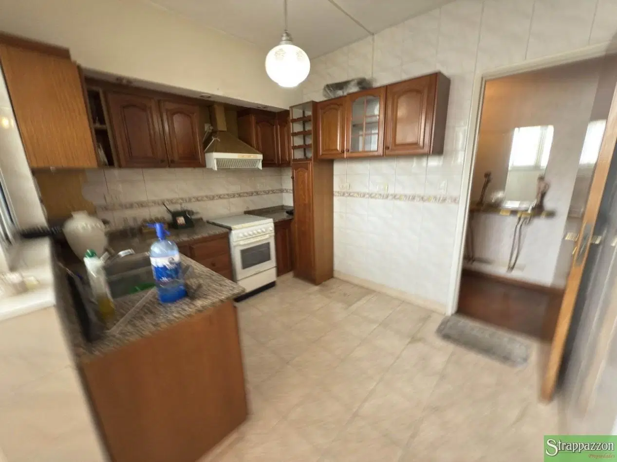 Venta Depto. 4 Amb. Flores. 105 mts. al frente. 4° Piso. Apto credito 5