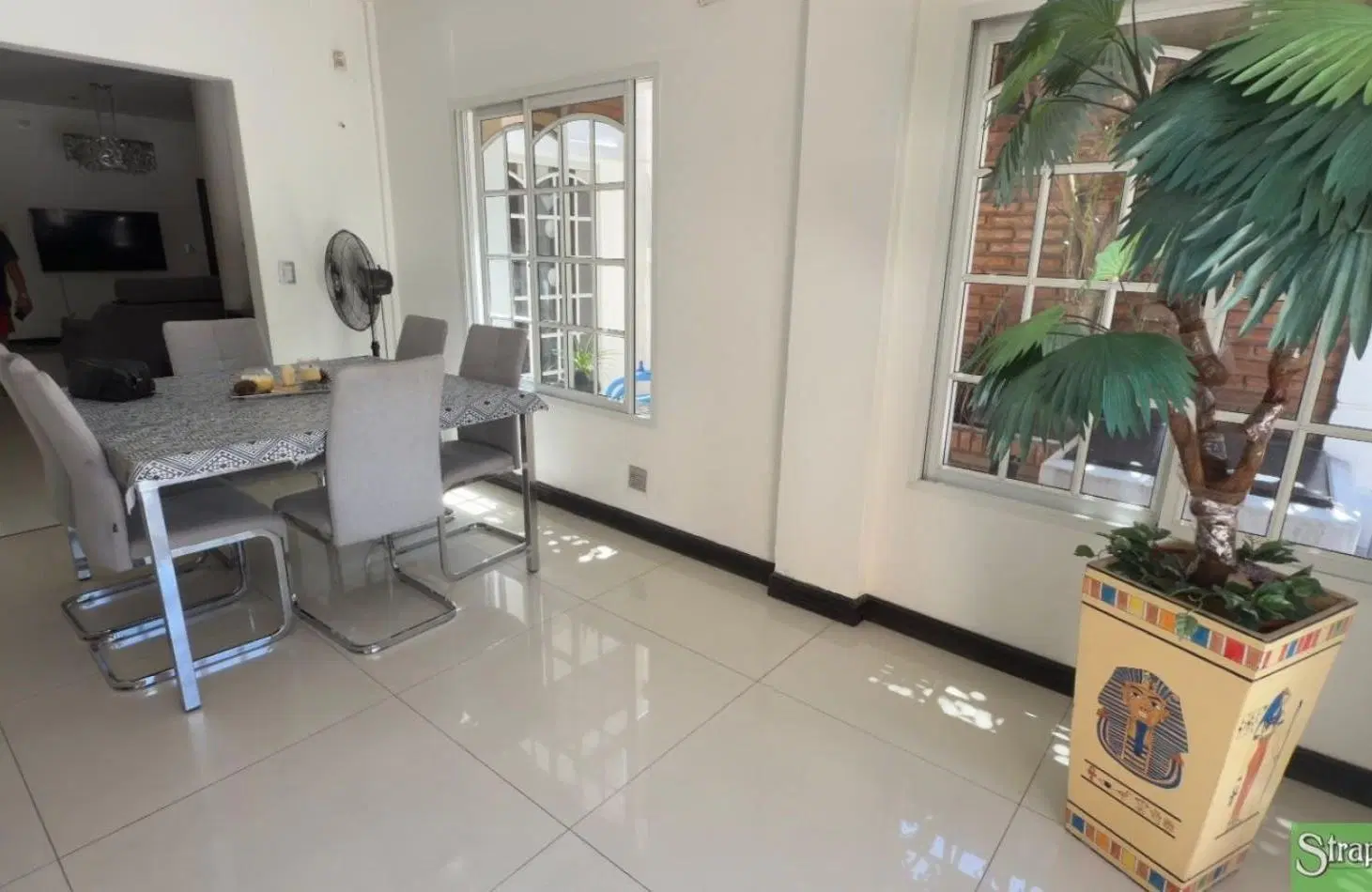 Casa en venta en Tapiales, 220 mts en 3 plantas. Piscina. Apta credito 5