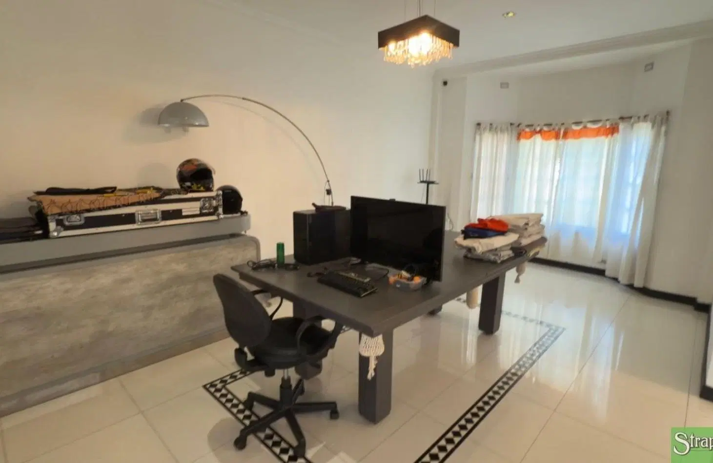 Casa en venta en Tapiales, 220 mts en 3 plantas. Piscina. Apta credito 3