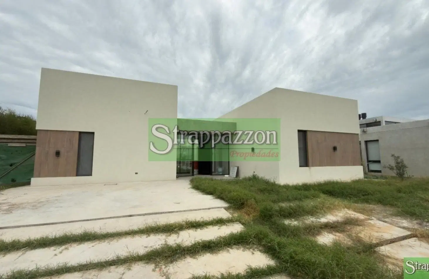 Casa en alquiler. B° Fincas de Alvares 4