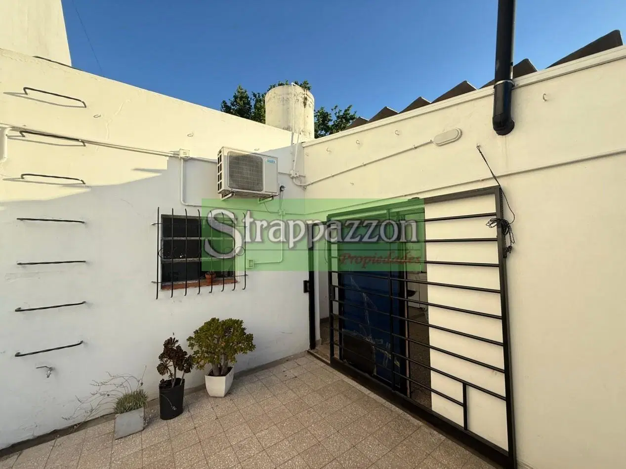 Casa en venta. Lugano. Lote 338 mts propio. 3