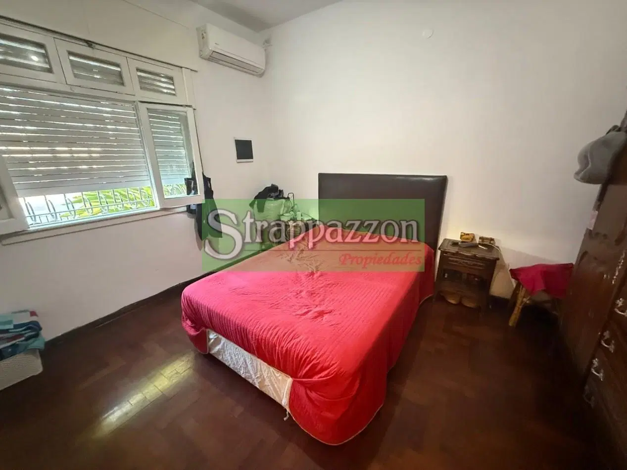 Casa en venta. Lugano. Lote 338 mts propio. 4