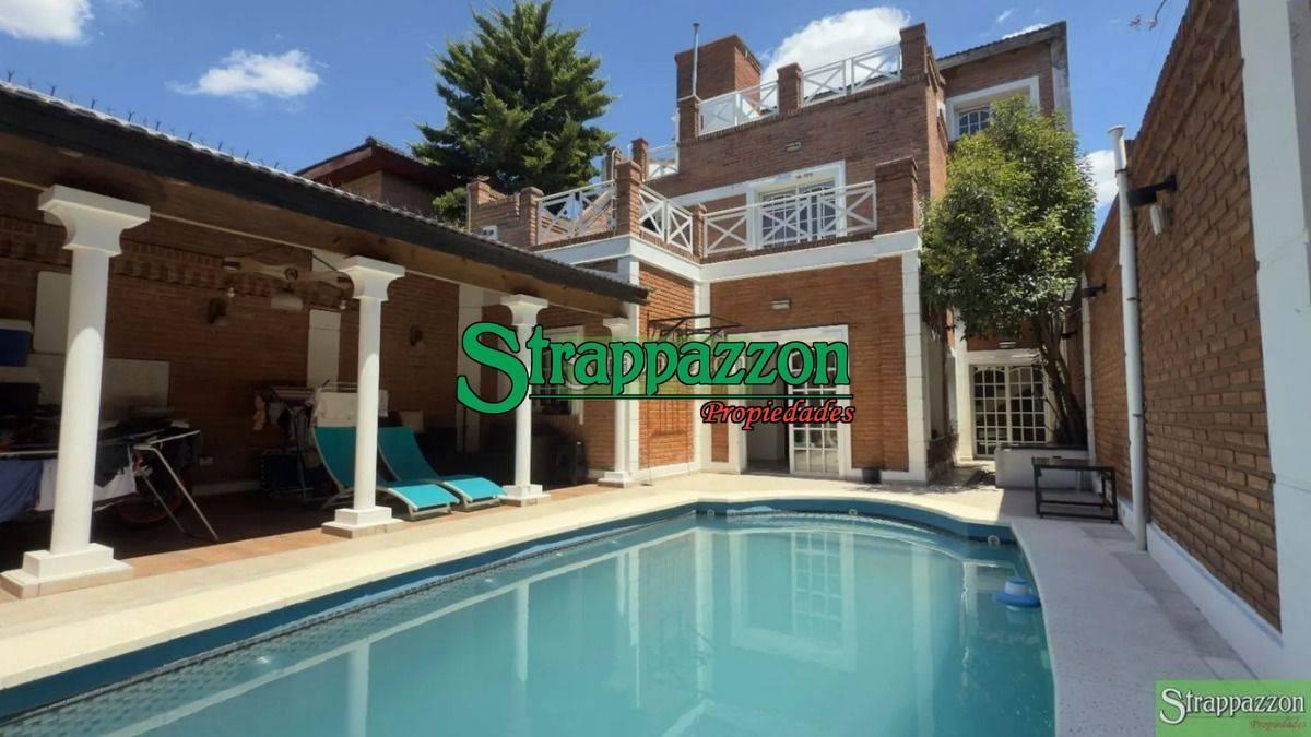 Foto de Casa En Venta En Tapiales, 220 Mts En 3 Plantas. Piscina. Apta Credito, imagen 3