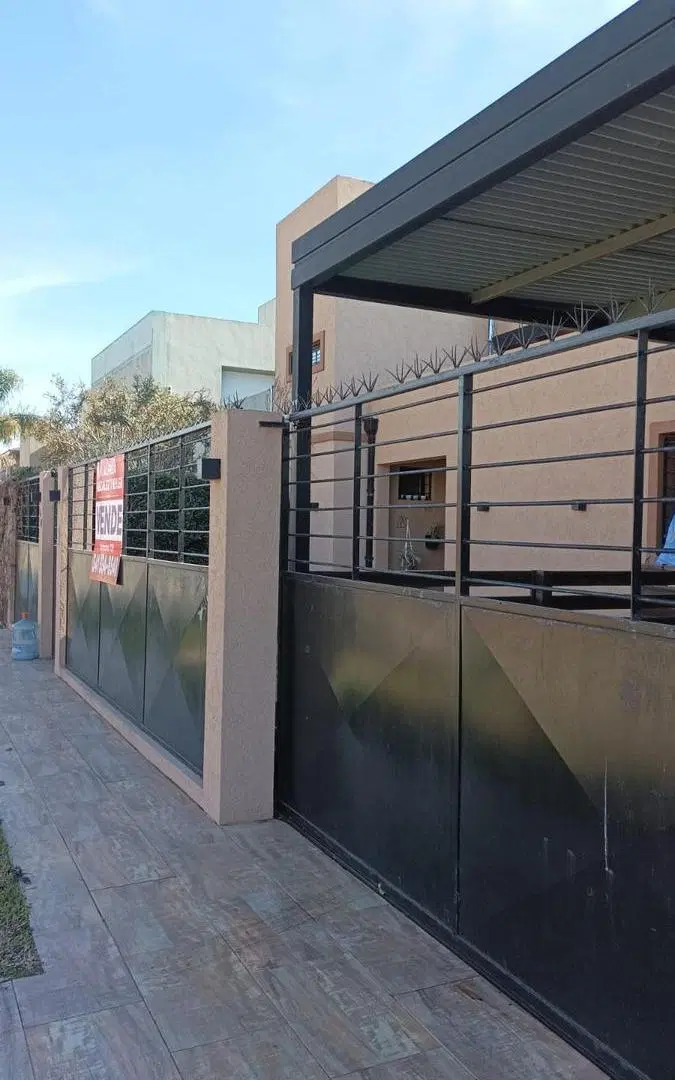 Casa en venta Funes Hills 4