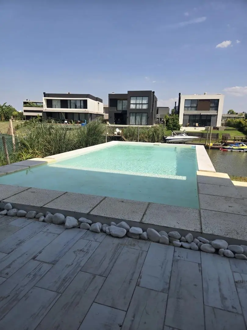 Casa con amarra propia Barrio El Canal 3