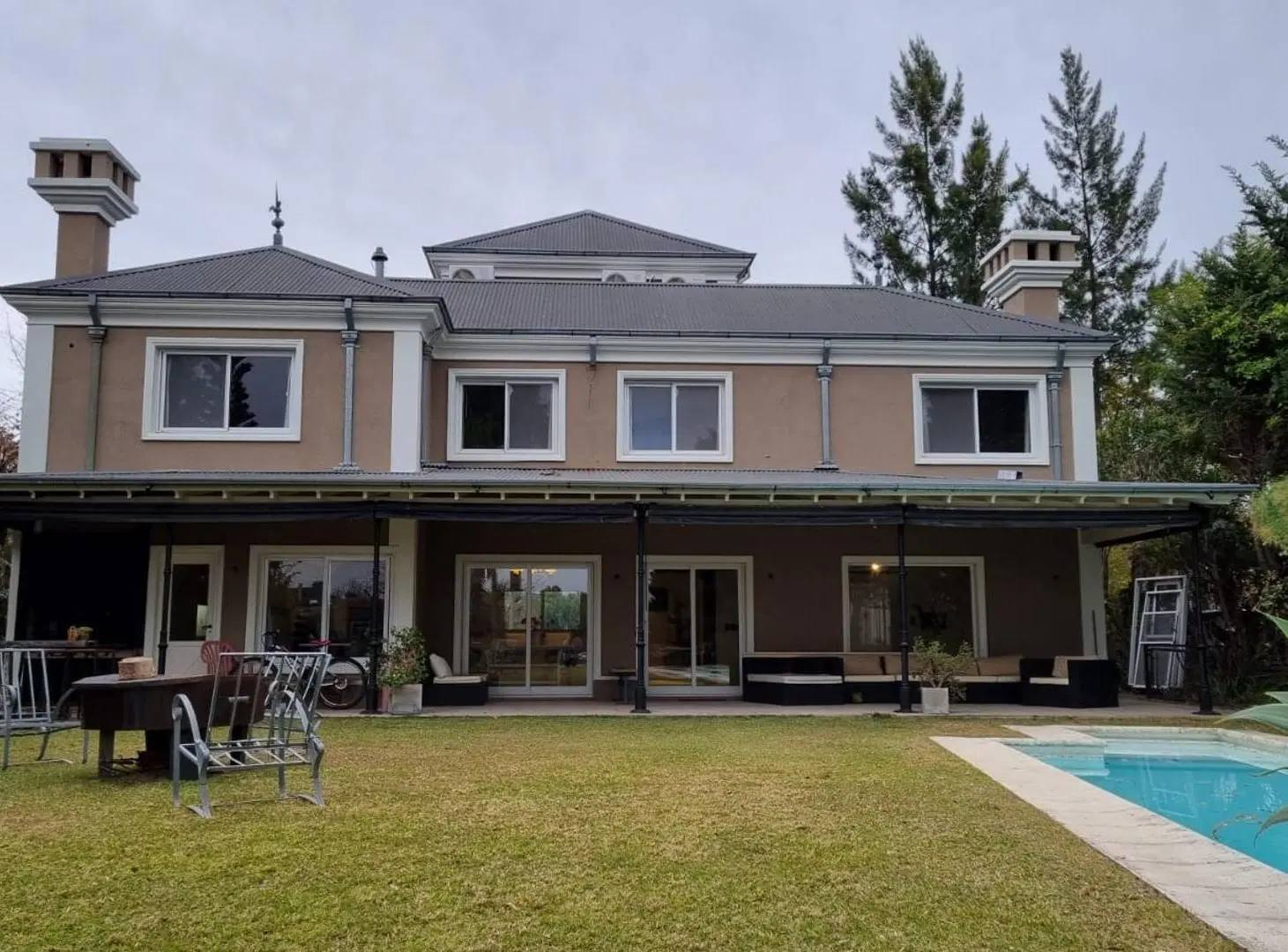 Imponente casa a la venta en Barrio Altamira 2