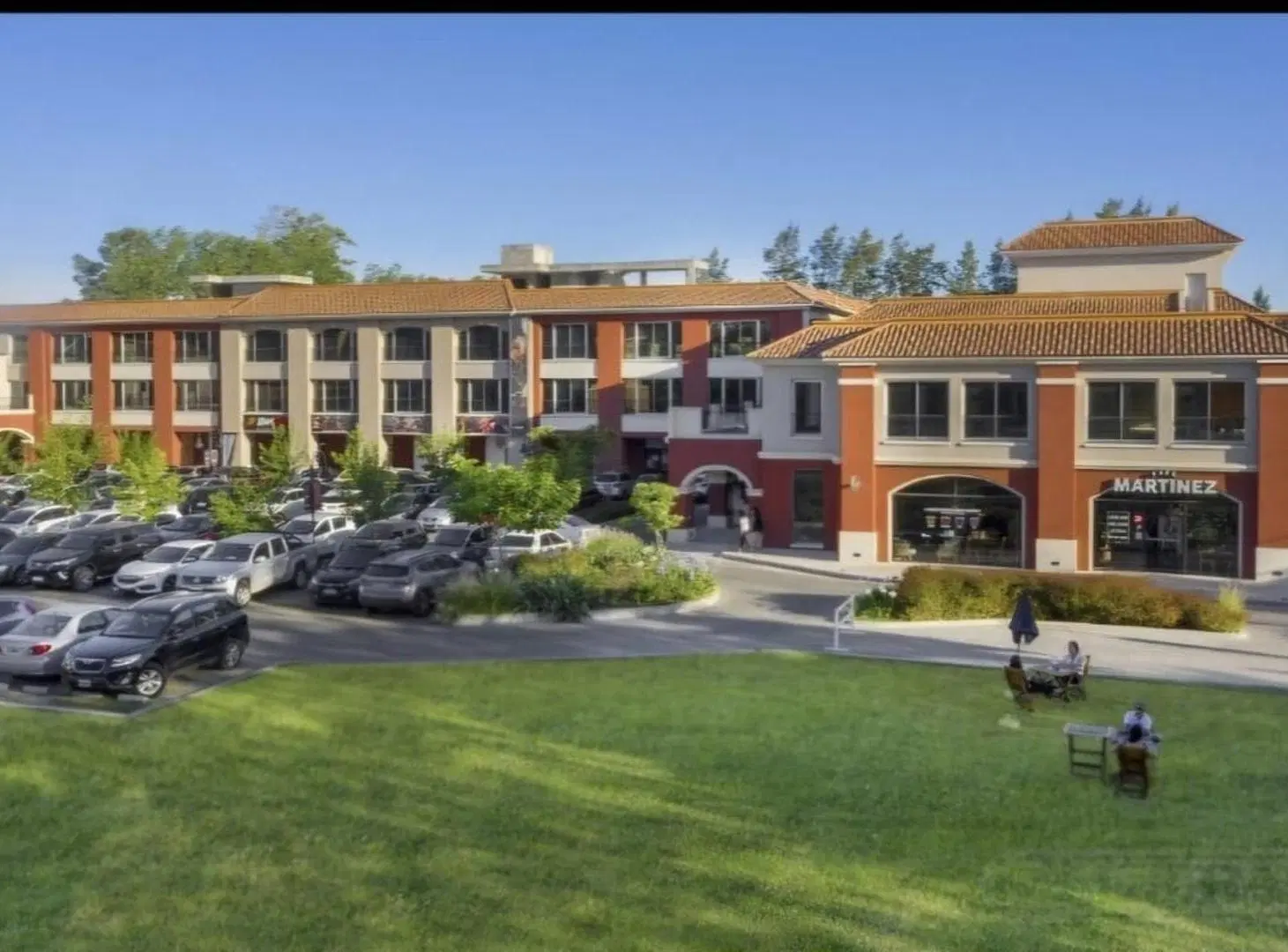 Locales comerciales EN VENTA en Pueblo Caamaño! 2