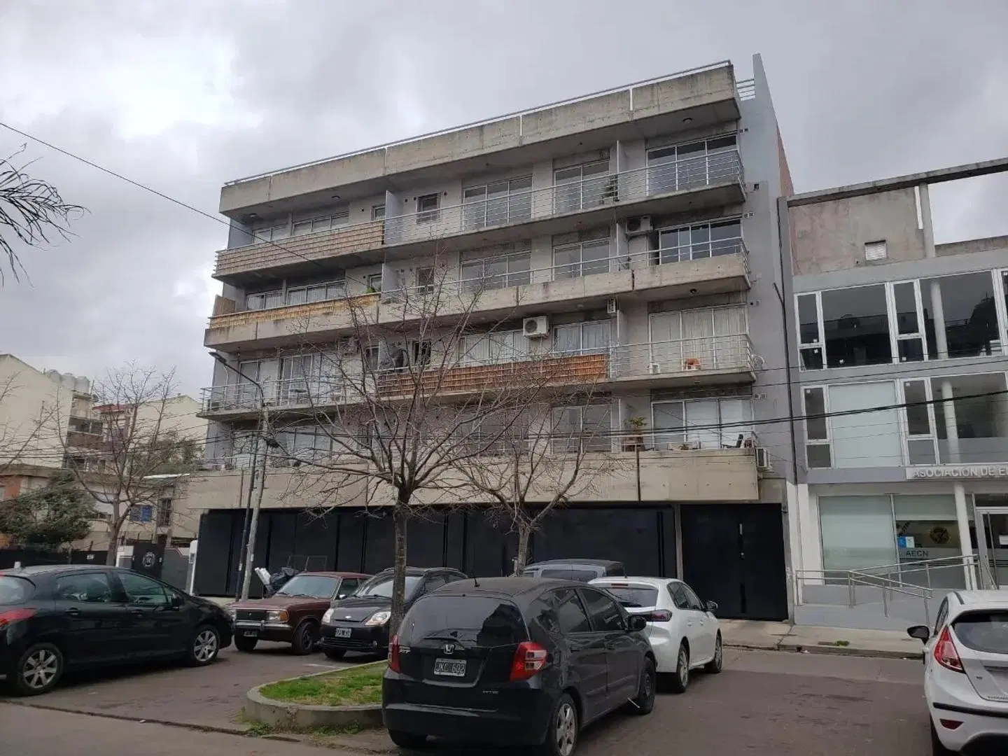 Amplio departamento de 2 ambientes en Tigre 3