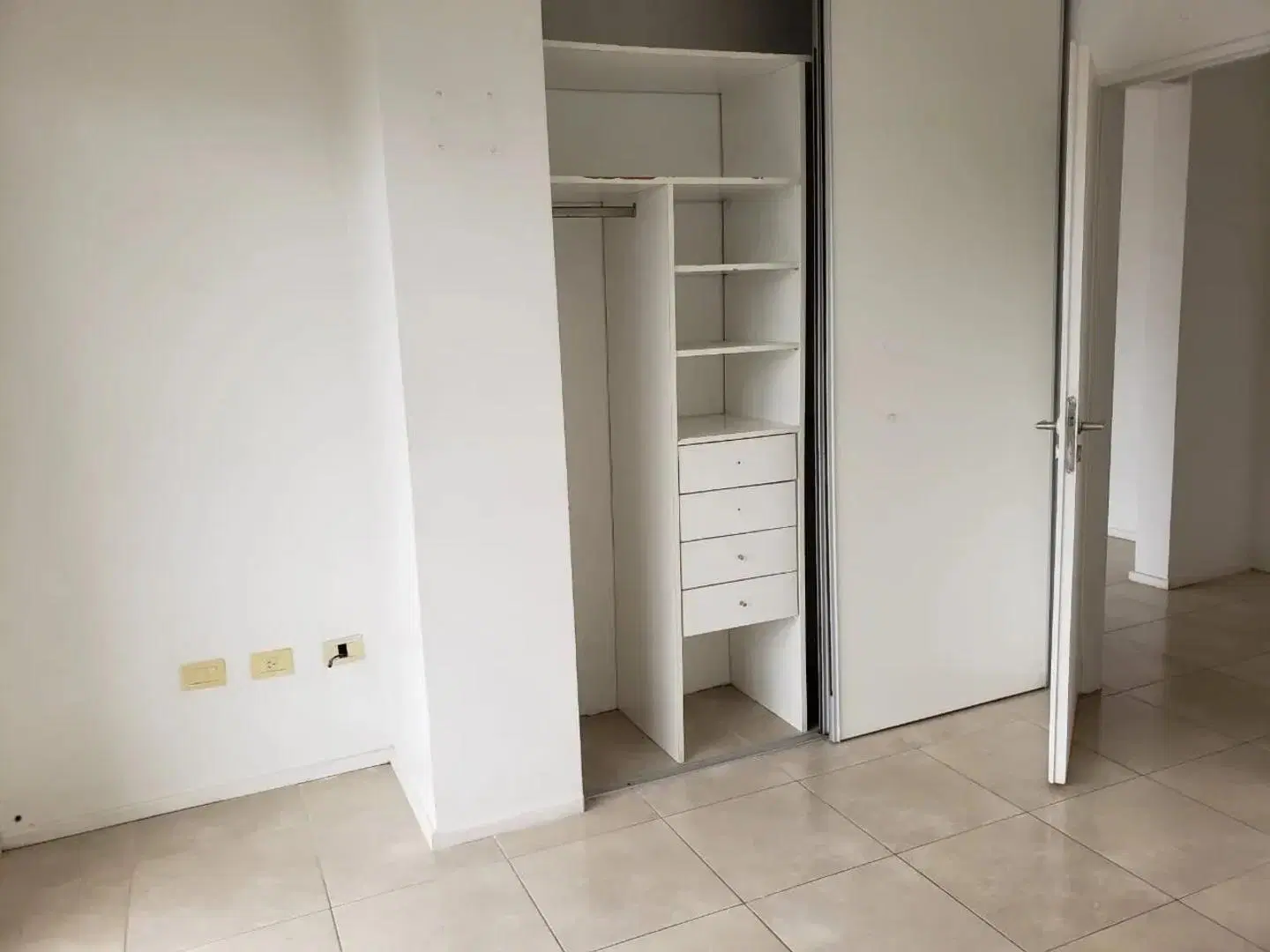 Amplio departamento de 2 ambientes en Tigre 5