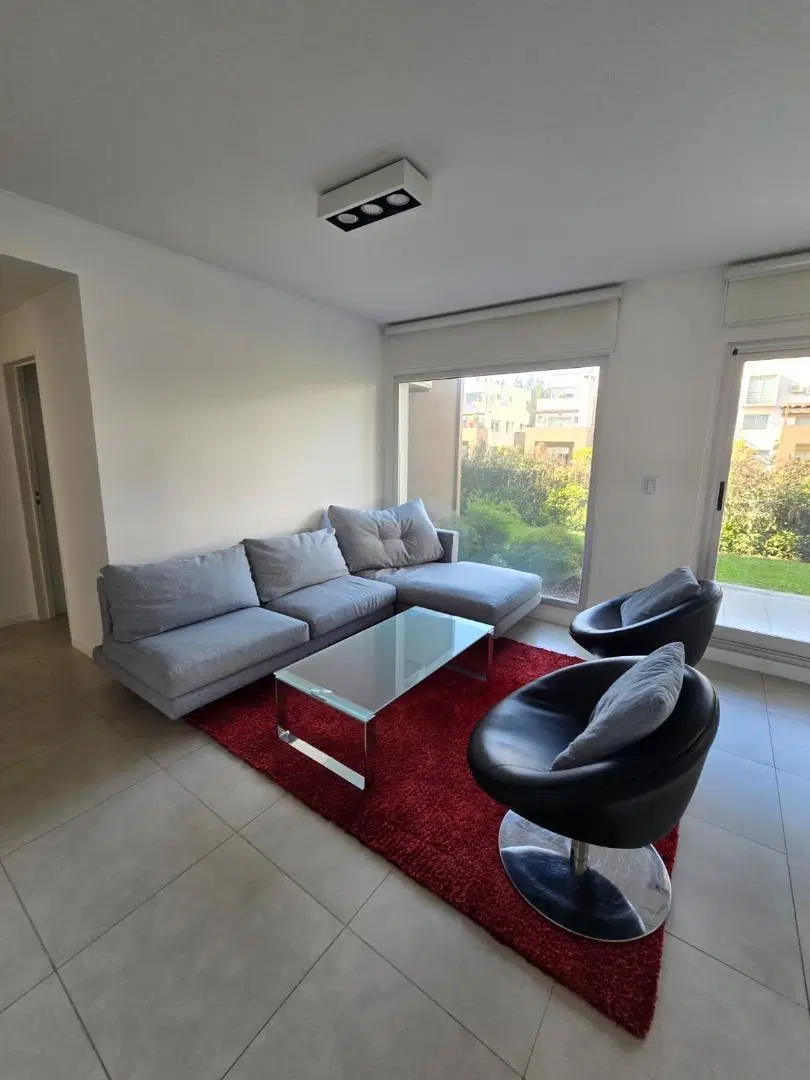 Departamento de 4 ambientes con jardín y salida al lago 5
