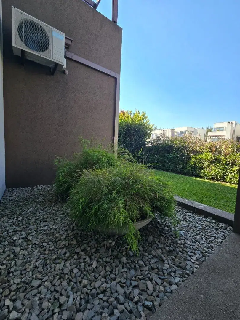 Departamento de 4 ambientes con jardín y salida al lago 2