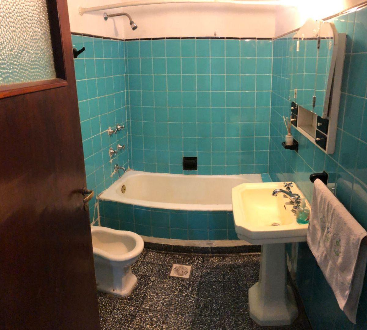 Casa 2 dormitorios. | Calle Ayolas 2266