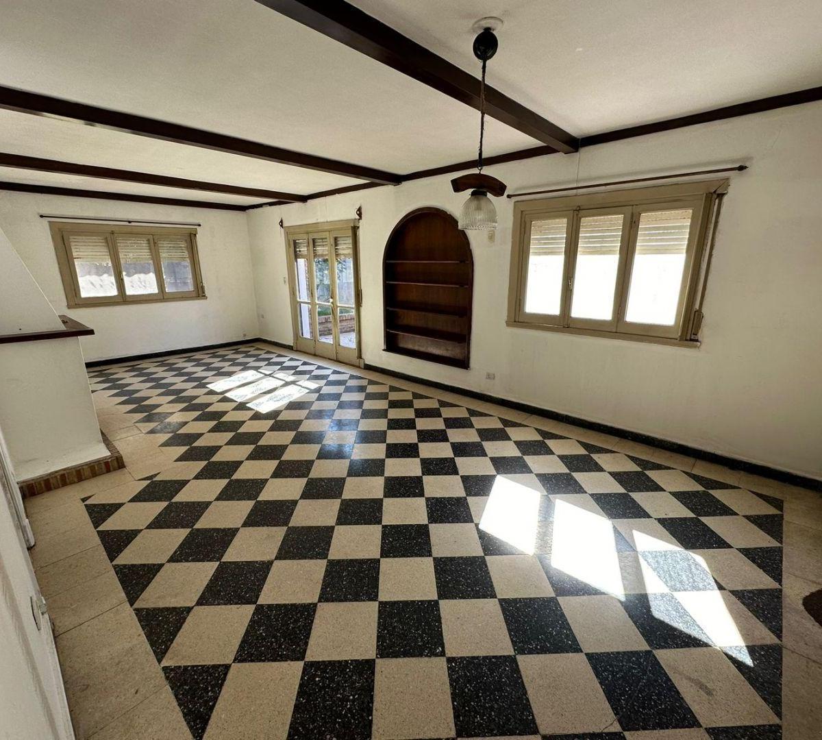 Casa 2 dormitorios. | Calle 366 1016