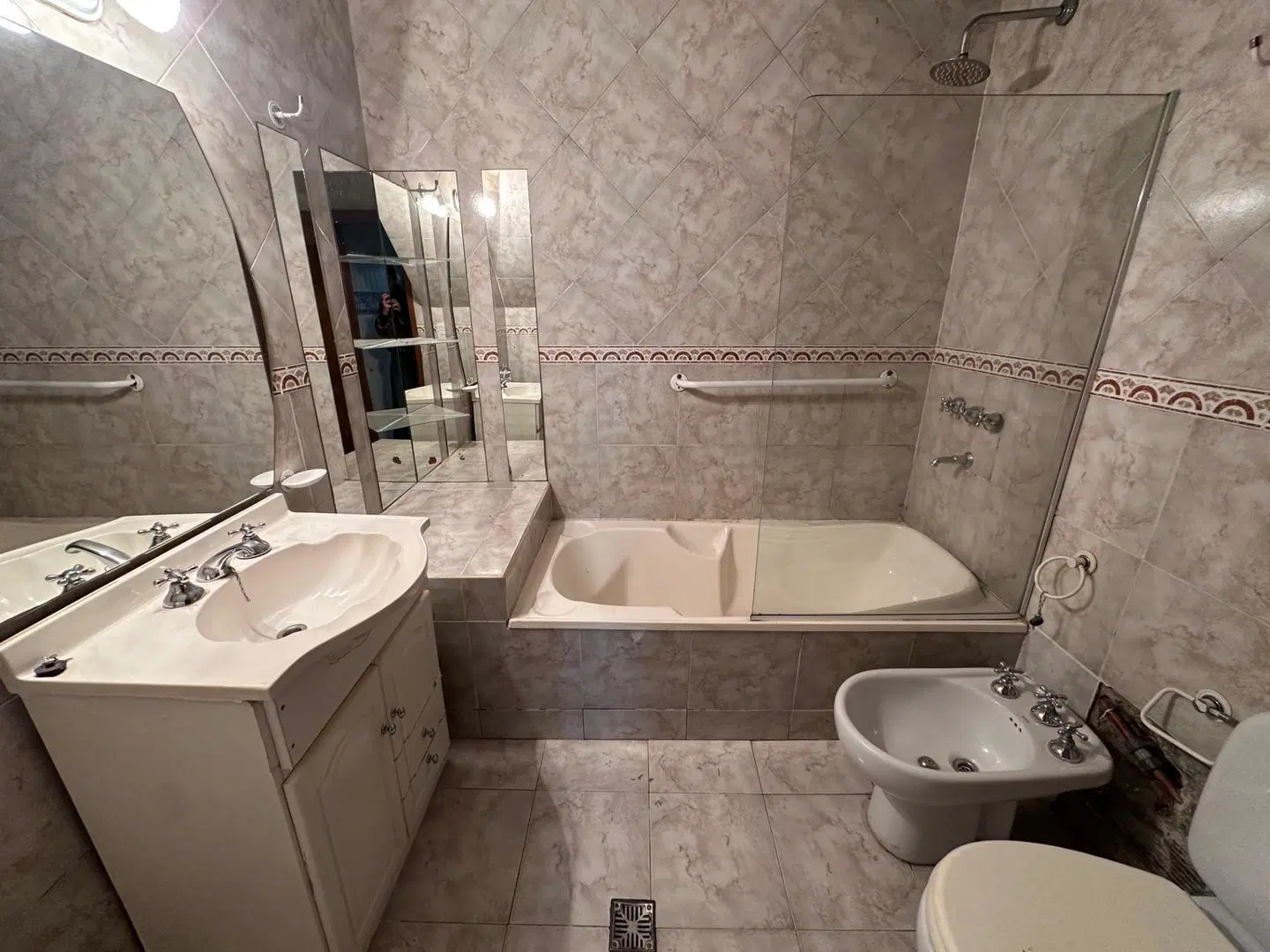 VENTA CASA DE PASILLO ÚNICA EN LUIS AGOTE CON TERRAZA 1