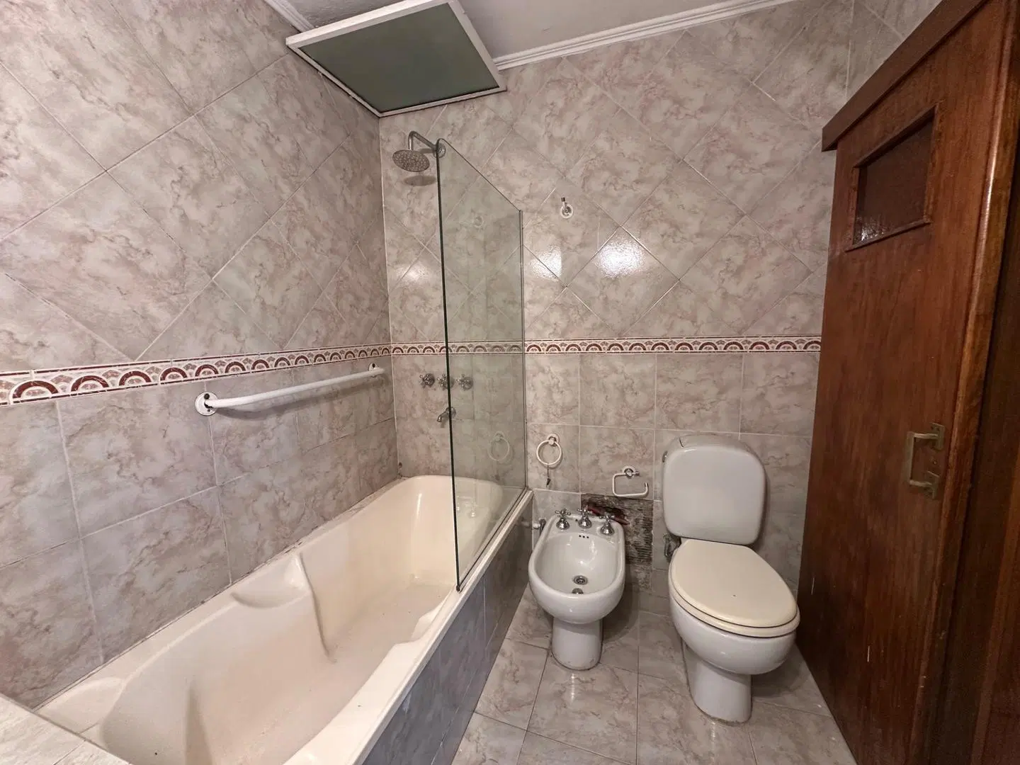 VENTA CASA DE PASILLO ÚNICA EN LUIS AGOTE CON TERRAZA 2