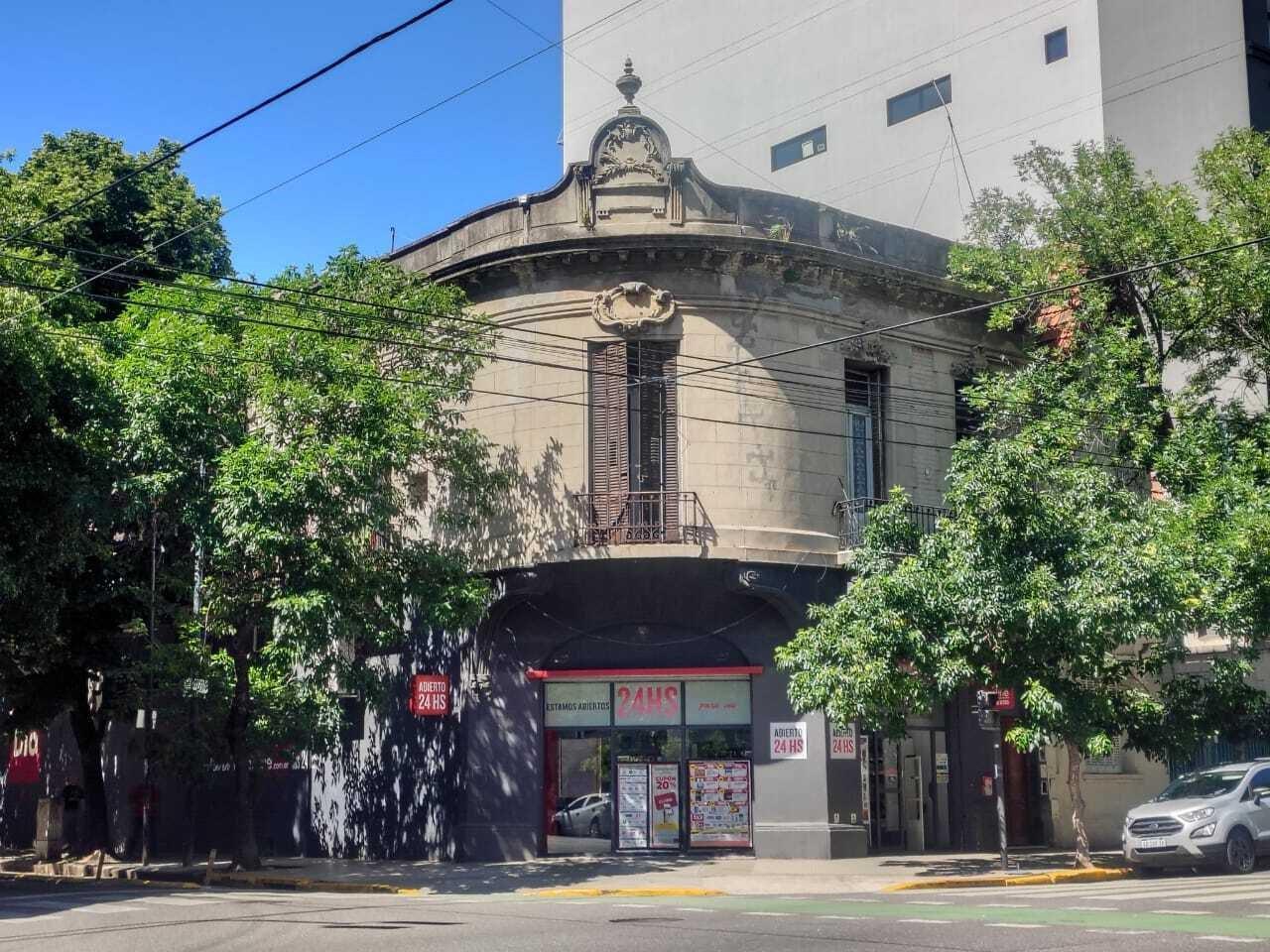 Imperdible Oportunidad en Esquina sobre Av. Avellaneda