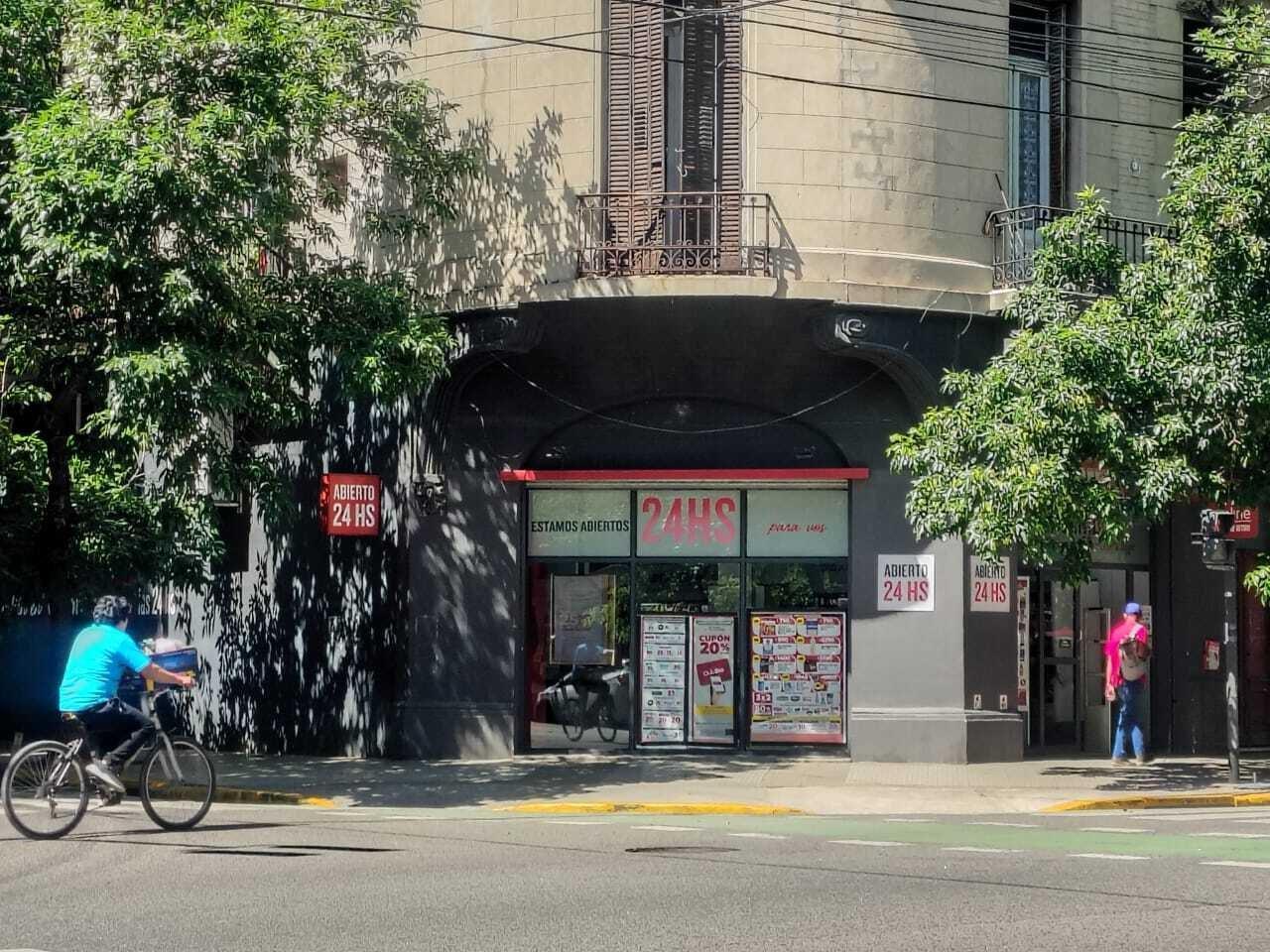 Oportunidad Imperdible Local en Esquina sobre Av. Avellaneda