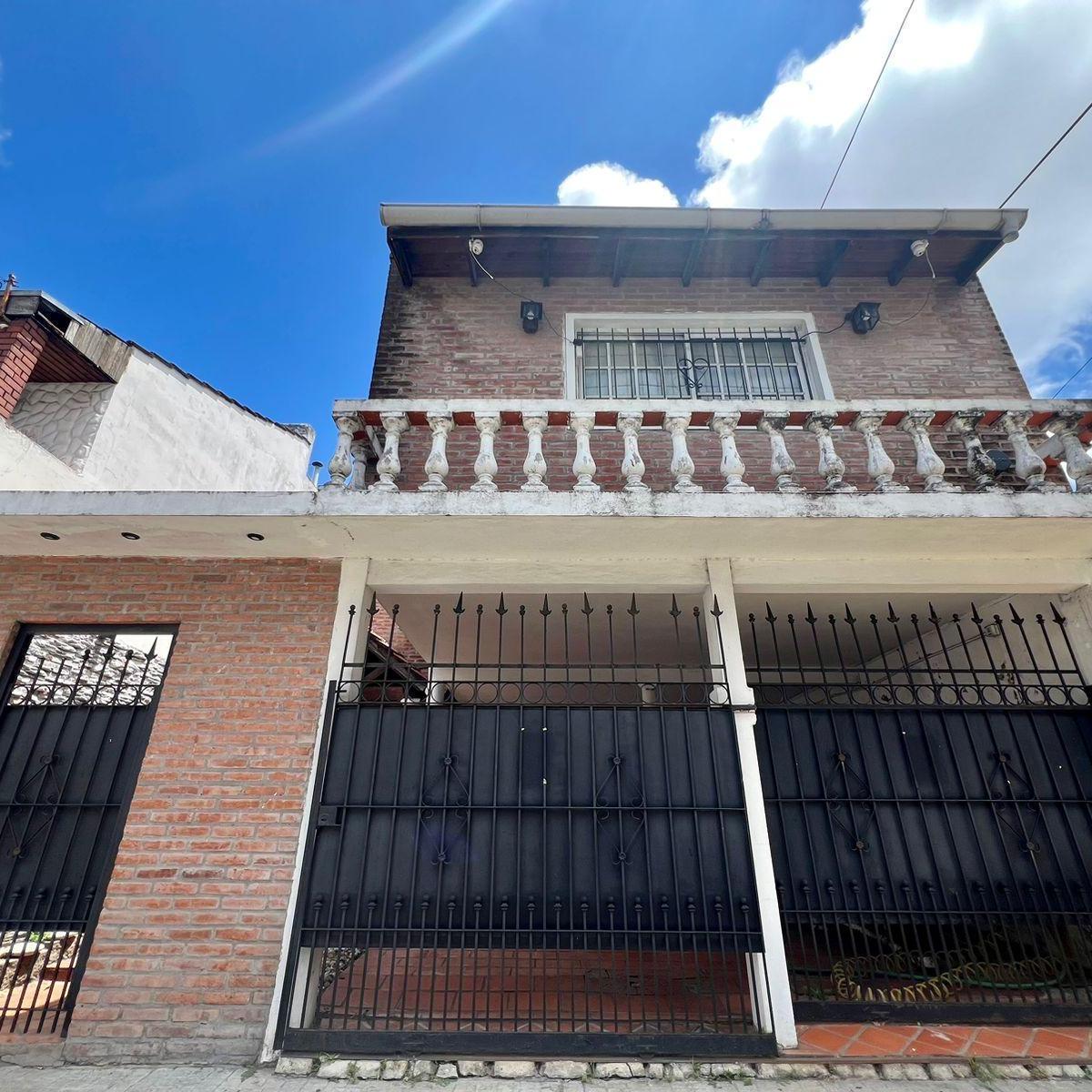 Venta Casa Chalet 300 m² Cubiertos Apto Multifamiliar 5 Dorm. Jardin Piscina a m Av 2