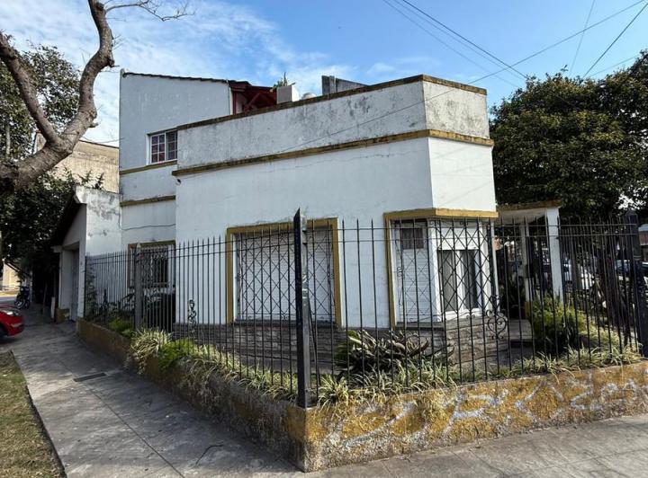 Venta Casa 4 dormitorios jardin garage 2