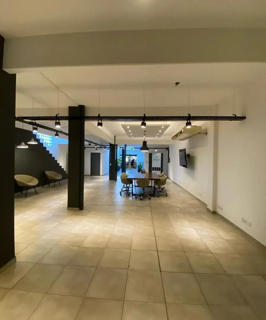 alquiler oficina con cochera y espacio deposito 1000m2 5