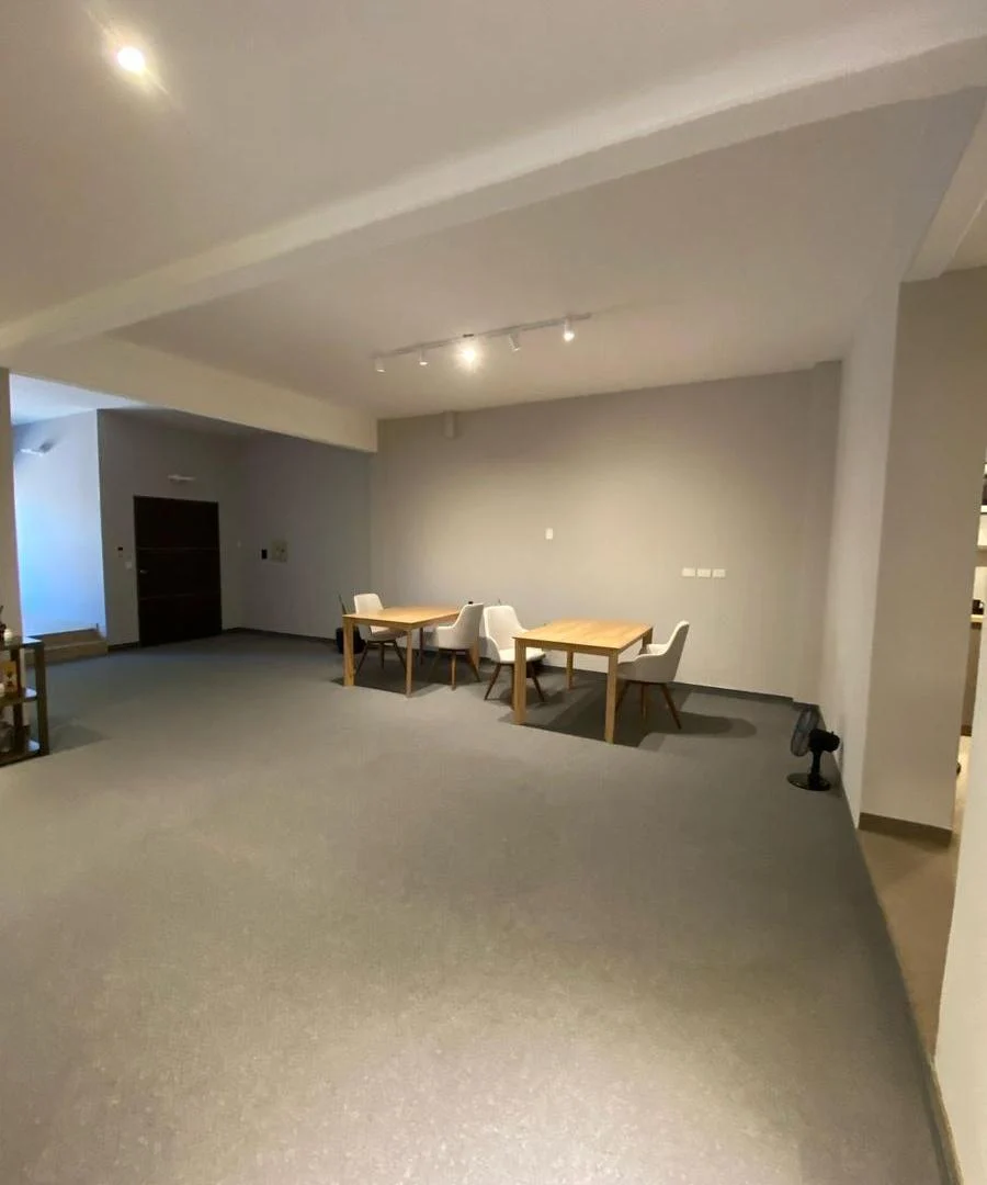 alquiler oficina con cochera y espacio deposito 1000m2