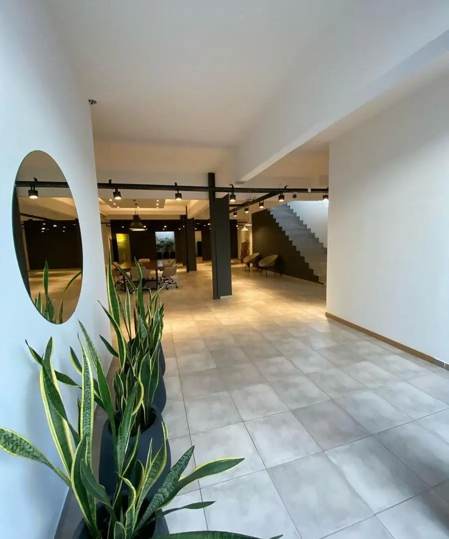 alquiler oficina con cochera y espacio deposito 1000m2 4