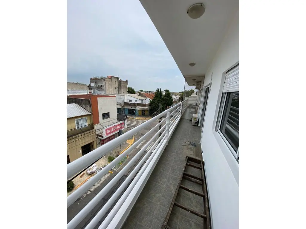 Alquiler Departamento PH 2 ambientes con balcon sobre avenida laprida 1 dormitorio - villa martelli 5