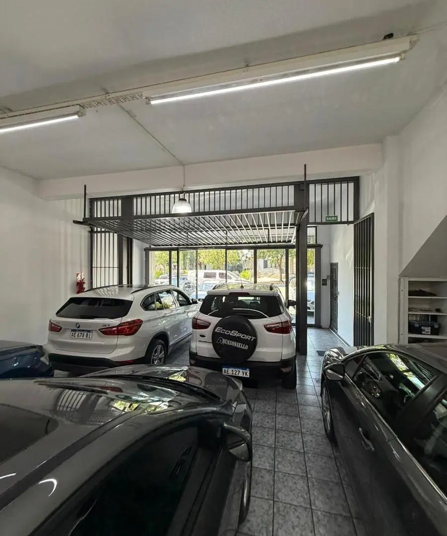 alquiler avenida mitre Local ex agencia de autos 330m2 villa martelli 3
