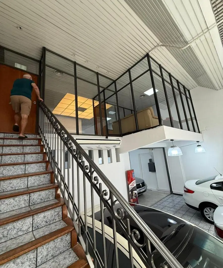 alquiler avenida mitre Local ex agencia de autos 330m2 villa martelli 4