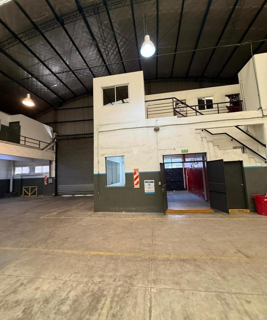 Foto de alquiler deposito galpon local con oficinas 1200m2, imagen 2