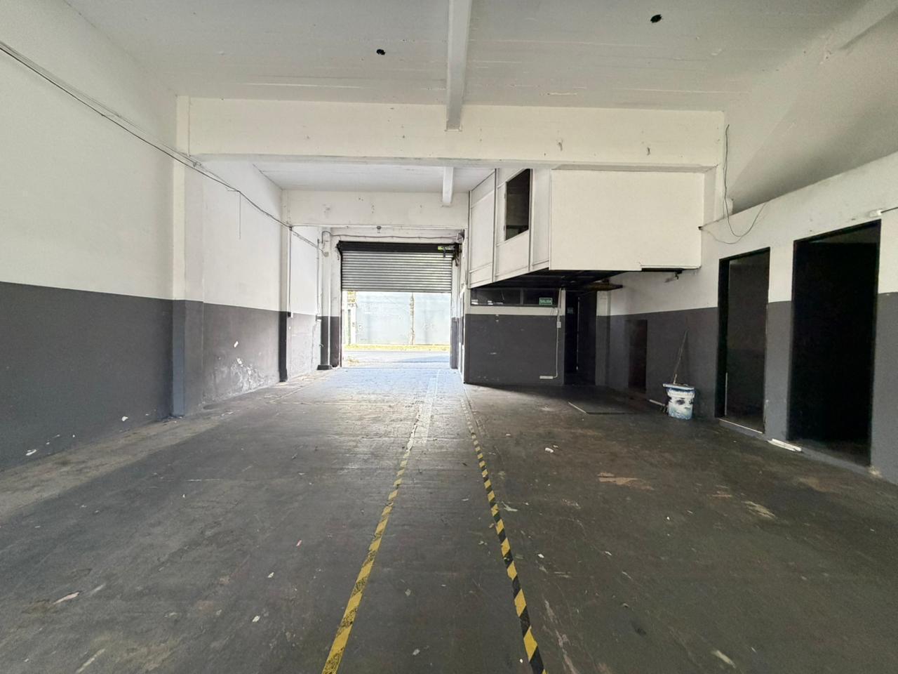 Foto de alquiler Local Oficina Deposito 140m2 cubiertos + 90m2 libre, imagen 4