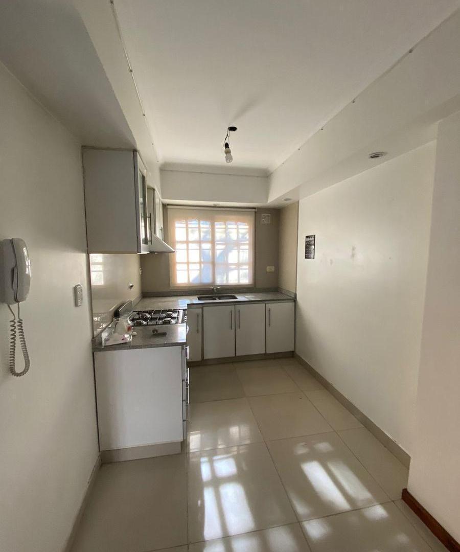 Foto de Alquiler Casa triplex 4 ambientes en Olivos, imagen 2